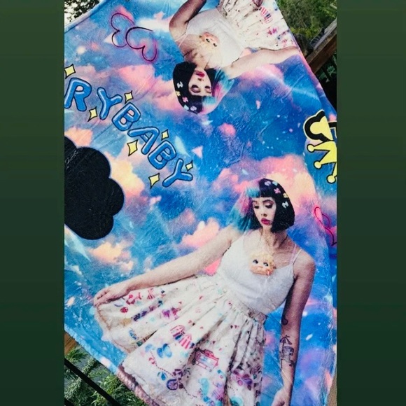 🟦✨Melanie Martinez in Crybaby Space✨ 🪐Throw Blanket - Picture 3 of 8